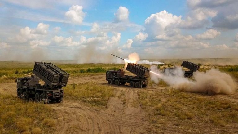 Rusia ataca Ucrania y miles de personas abandonan Kiev