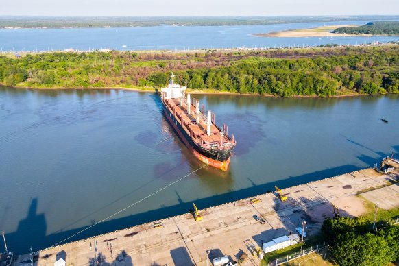 Zarpó un buque rumbo a China e ingresó otro para exportar a la India