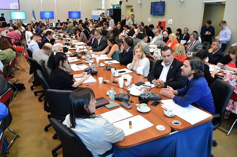 Diputados entrerrianos firmaron el dictamen para acordar con el FMI