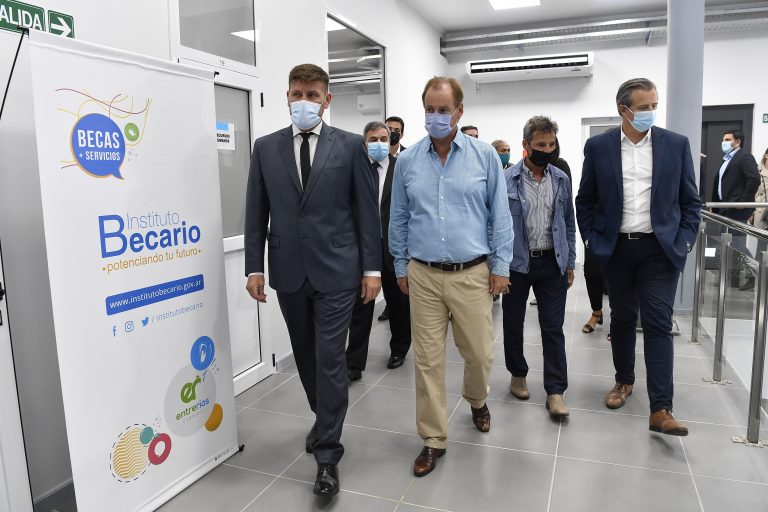 Bordet inauguró nuevo edificio del Becario y anunció un aumento en las becas