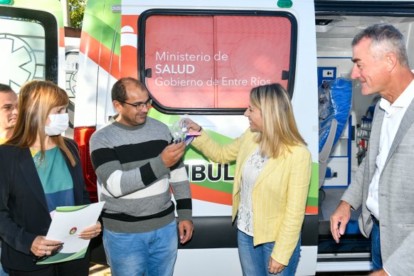 Entregaron una nueva ambulancia para el Centro de Salud de Hernández