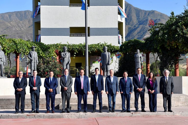 Bordet propone una plataforma portuaria integrada con Chile