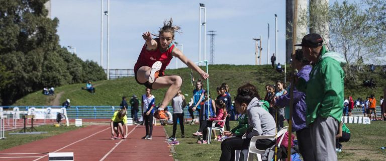 Promueve la participación de los niños y jóvenes en los Juegos Evita