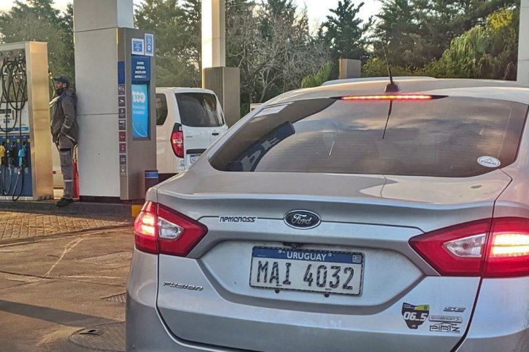 Cobran precio diferenciado a vehículos con patente extranjera