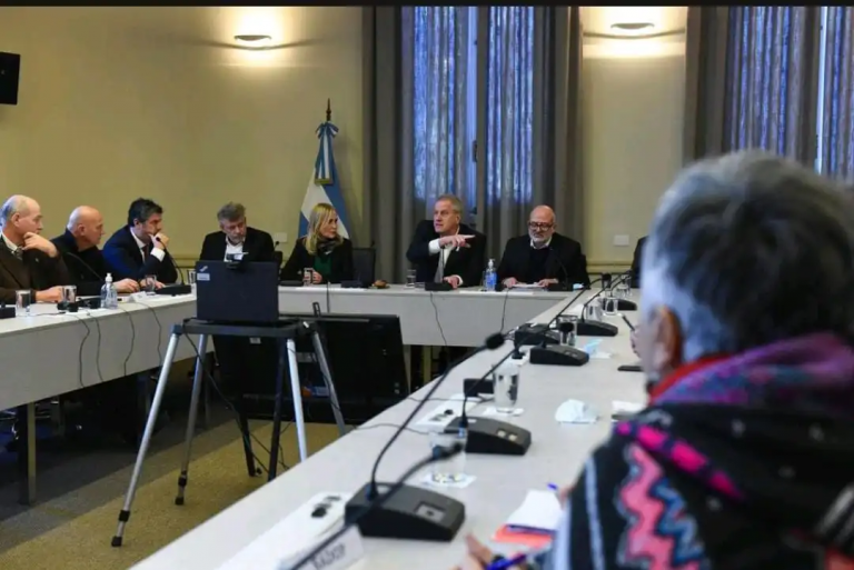 El Gobierno y los Sindicatos docentes adelantaron tramos de aumentos y acordaron suba salarial