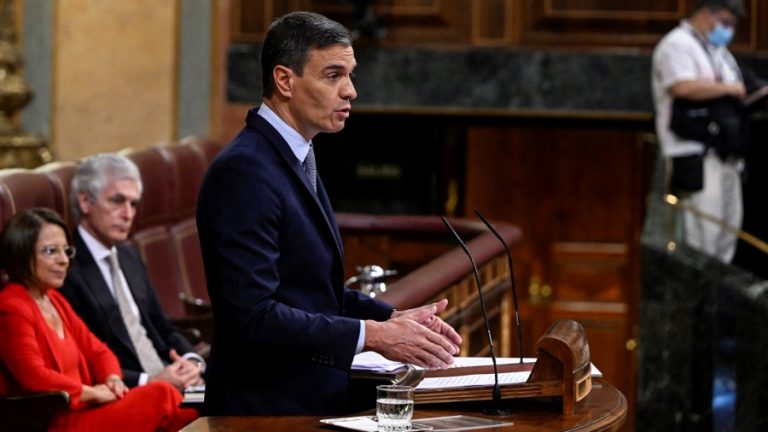 España anunció impuestos a ganancias extraordinarias de financieras y energéticas