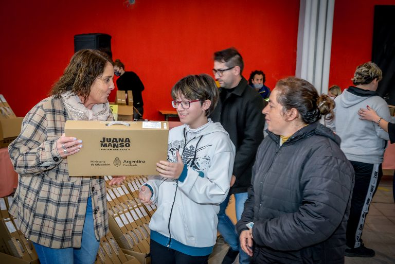 Conectar Igualdad: La provincia entregó más de 2000 computadoras