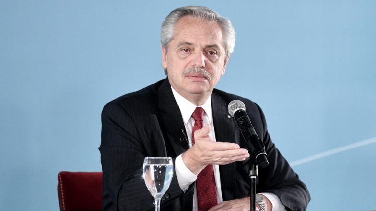 Fernández: “En mi Gobierno no amenazamos ni perseguimos fiscales”