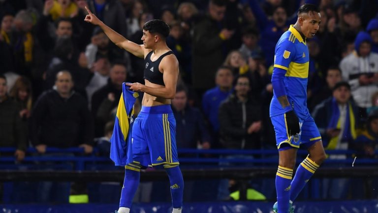 Boca se lo dio vuelta a Atlético Tucumán y sigue con chance