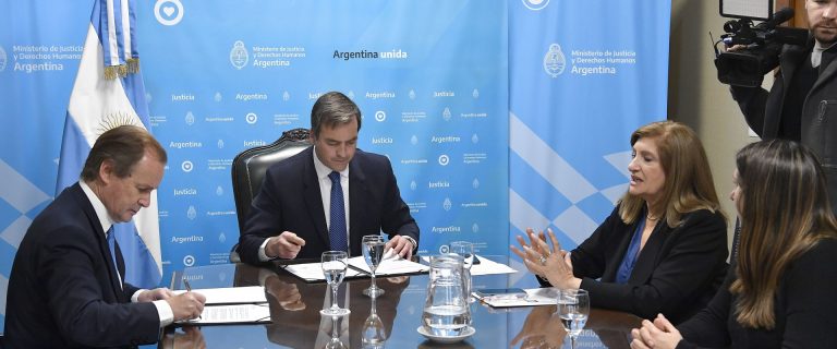 Bordet firmó convenio con Nación para la atención conjunta de las víctimas de delitos