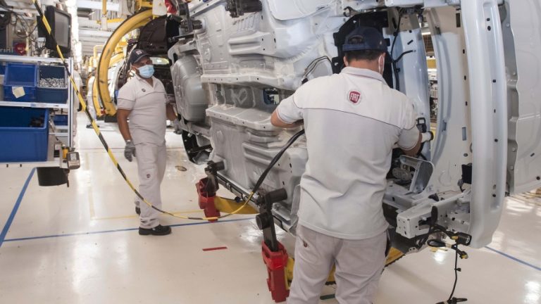 El Gobierno habilitará importaciones de neumáticos si el conflicto sindical no se destraba