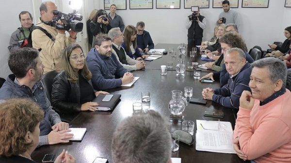 El Gobierno provincial llegó a un acuerdo con los gremios docentes