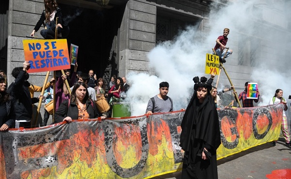 Humedales: ambientalistas protestaron frente al Congreso