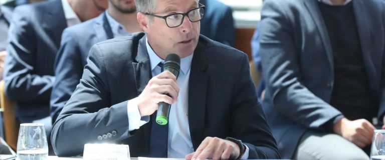 Coordinan políticas para el desarrollo industrial