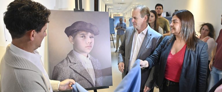 Bordet inauguró una muestra reconstructiva de la imagen de Urquiza