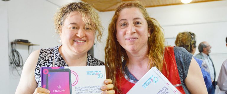 La provincia entrega más de 4000 tablets a emprendedores y organizaciones sociales y comunitarias