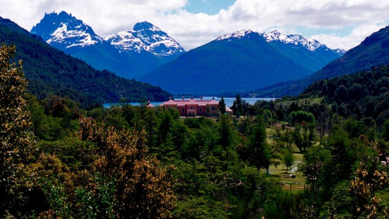 Filtraron chats de jueces federales y funcionarios de CABA por un vuelo privado a Lago Escondido