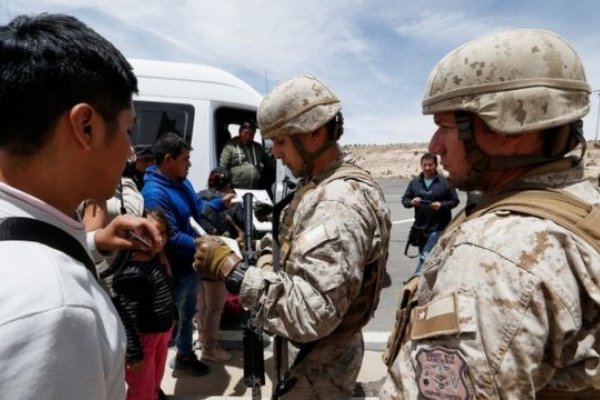 Chile militariza su frontera norte para frenar la migración irregular