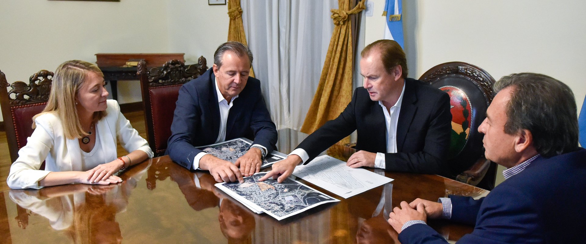 Bordet y Bahl acordaron la construcción de 140 viviendas para trabajadores