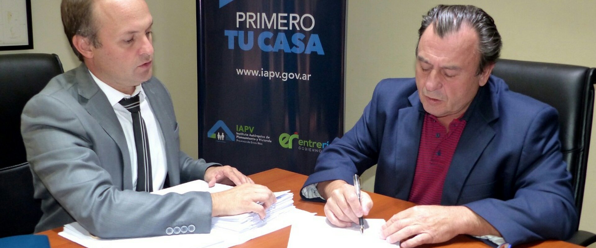 Se rubricaron los contratos para construir 80 nuevas viviendas con fondos provinciales y nacionales