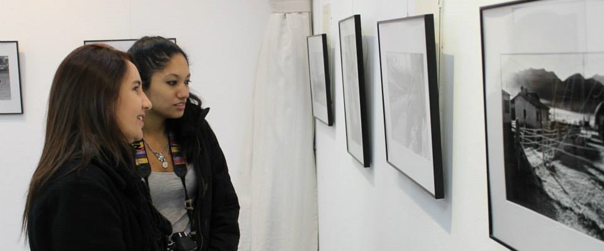 Se inaugura la muestra fotográfica Memoria Eterna en el Museo Histórico Provincial