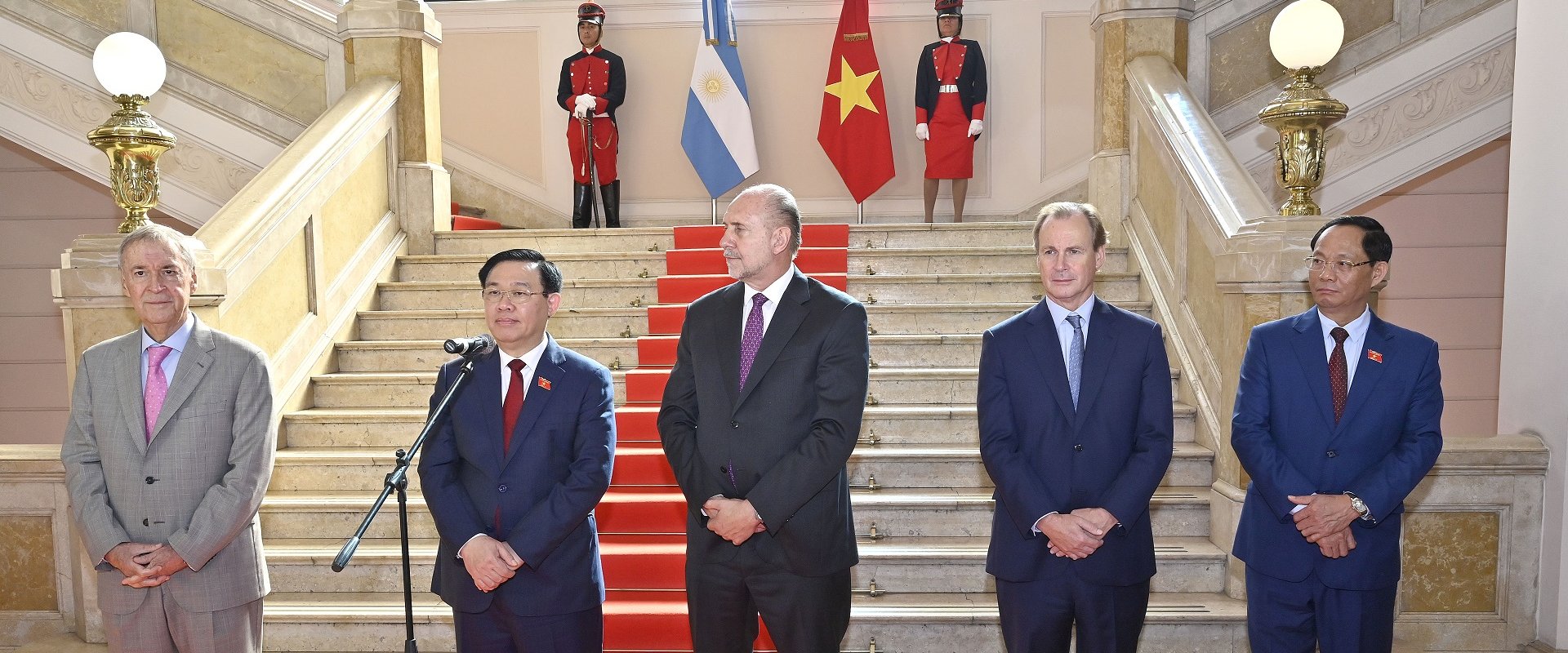 Bordet avanzó con las autoridades de Vietnam para exportar citrus, carne porcina e impulsar la conexión aérea