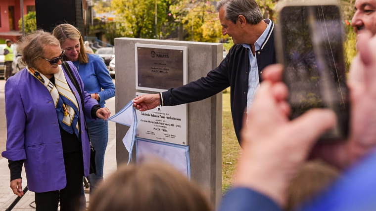 Inauguraron la obra de renovación y puesta en valor de la plaza Italia