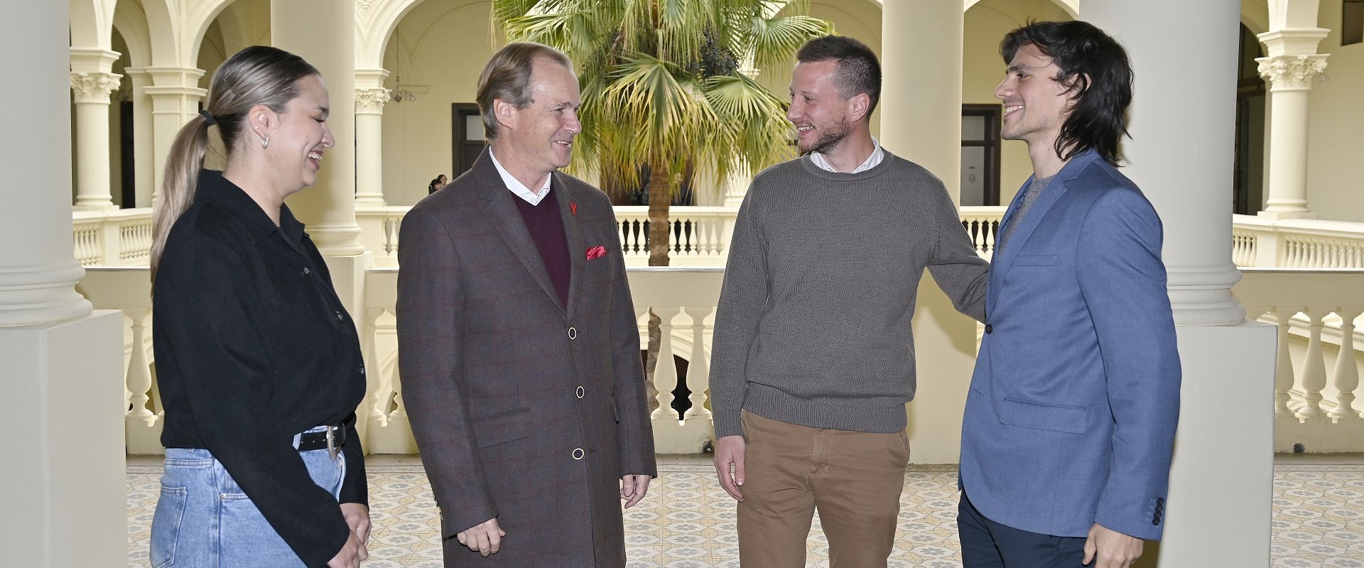 Bordet recibió a jóvenes entrerrianos que se formarán en el exterior para aplicar sus conocimientos en la provincia