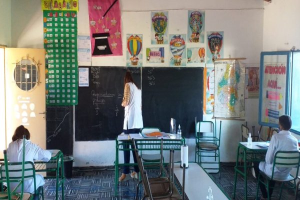 Estudiantes volvieron a las aulas y comenzó el último tramo del calendario escolar