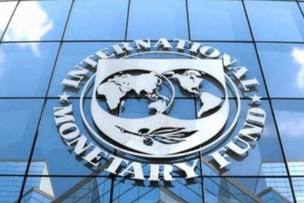 El FMI dijo que continúa discutiendo con la Argentina “el fortalecimiento de reservas y la sostenibilidad fiscal”