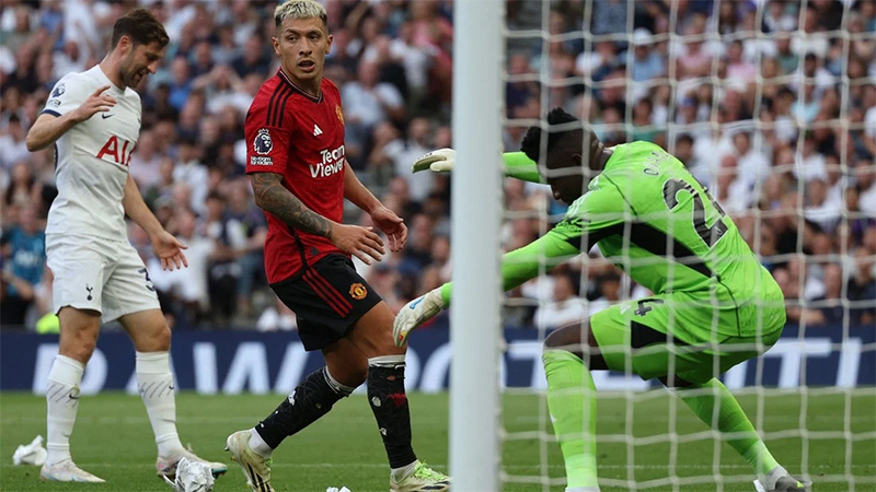 El entrerriano Lisandro Martínez hizo un gol en contra en la caída del Manchester