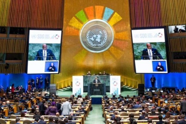 Cumbre en la ONU adopta compromiso para financiar los ODS