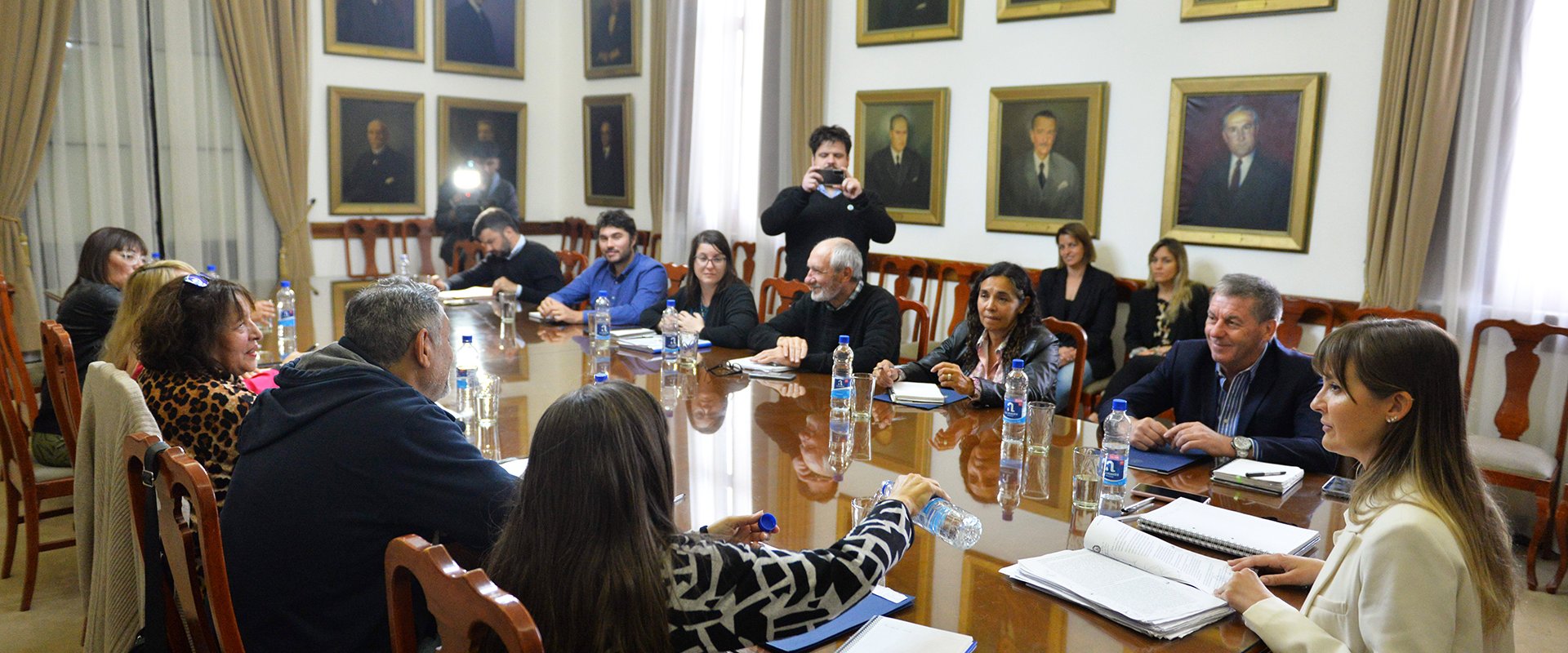 La provincia otorga otro incremento a los estatales y el aumento anual asciende a 110 por ciento