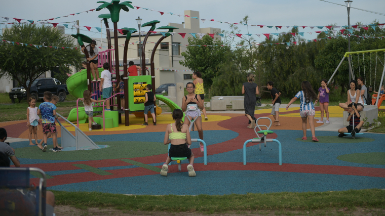 Se inauguró la puesta en valor de la plaza Amaneceres del Seminario