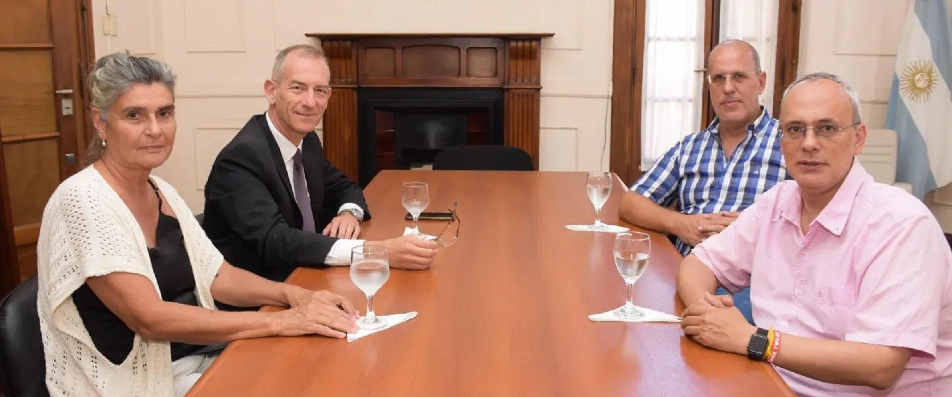 El gobierno provincial se comprometió a trabajar por la paz en una reunión con la DAIA