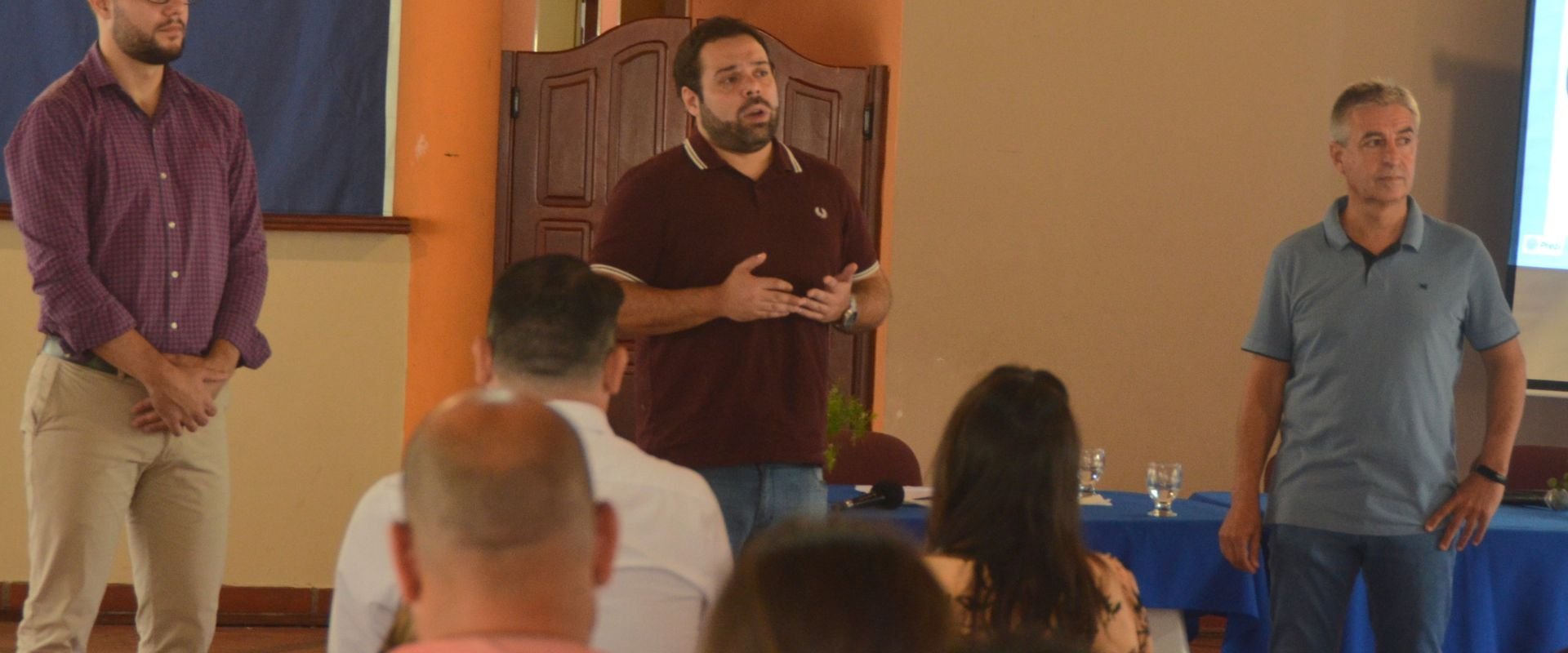 El gobierno continúa recorriendo la provincia para capacitar a juntas de gobierno