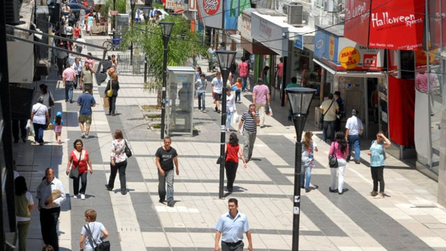Sugieren a los dueños de los comercios que evalúen implementar el horario corrido