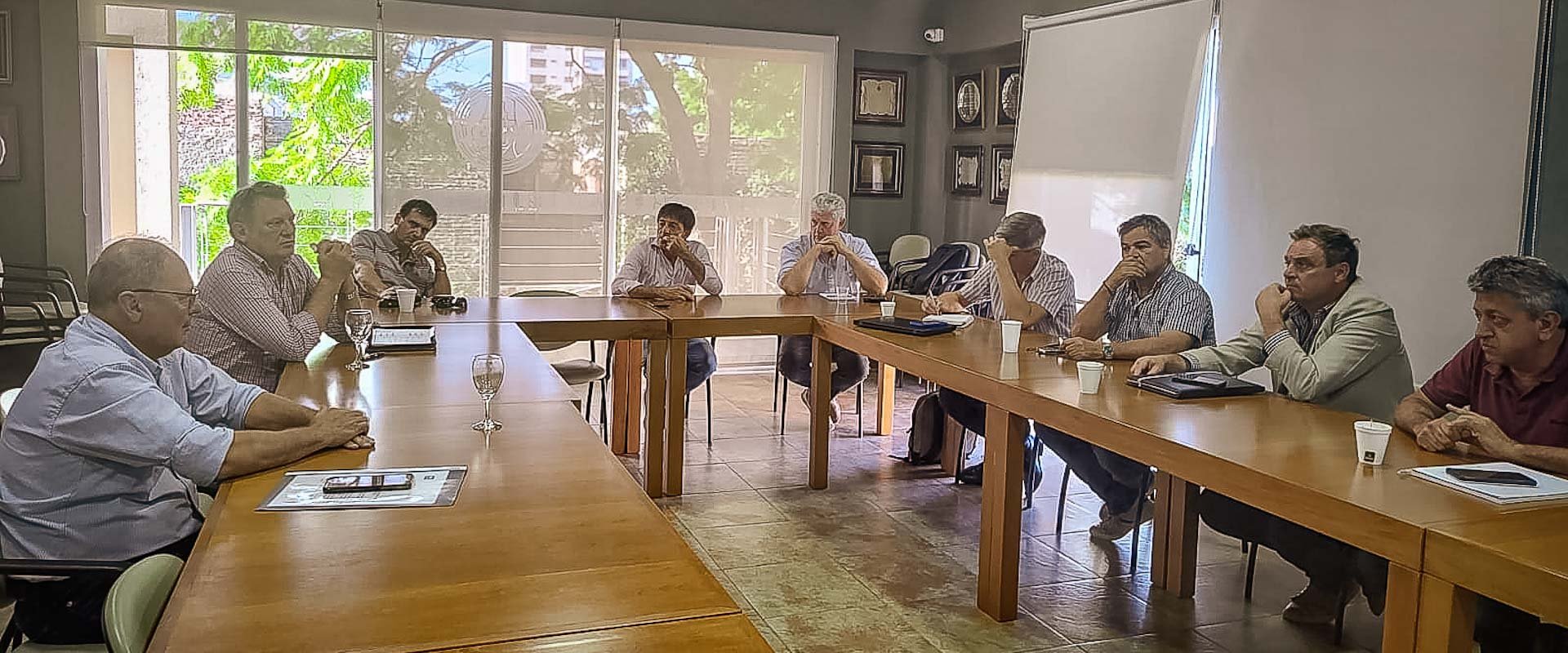 Vialidad Provincial y entidades rurales acordaron trabajos conjuntos en pos de mejoras de caminos y rutas