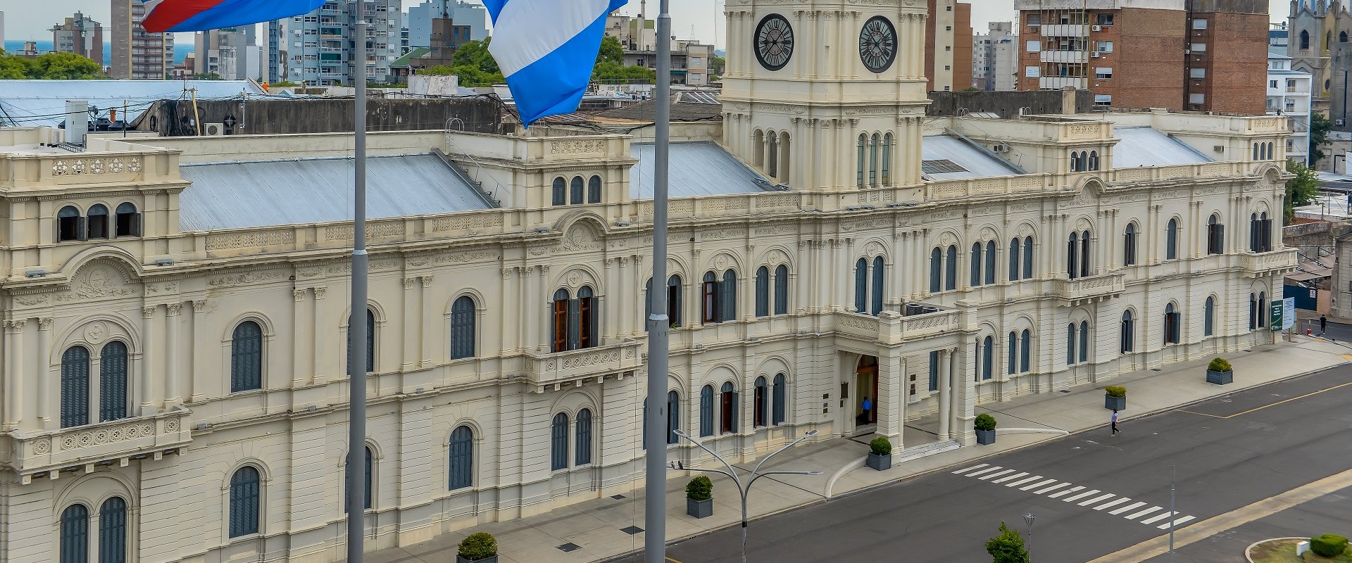El gobierno convocó a paritaria a los gremios estatales y docentes para este martes