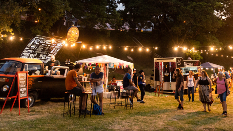 Paraná ofrece ferias, patios gastronómicos y mateadas el fin de semana
