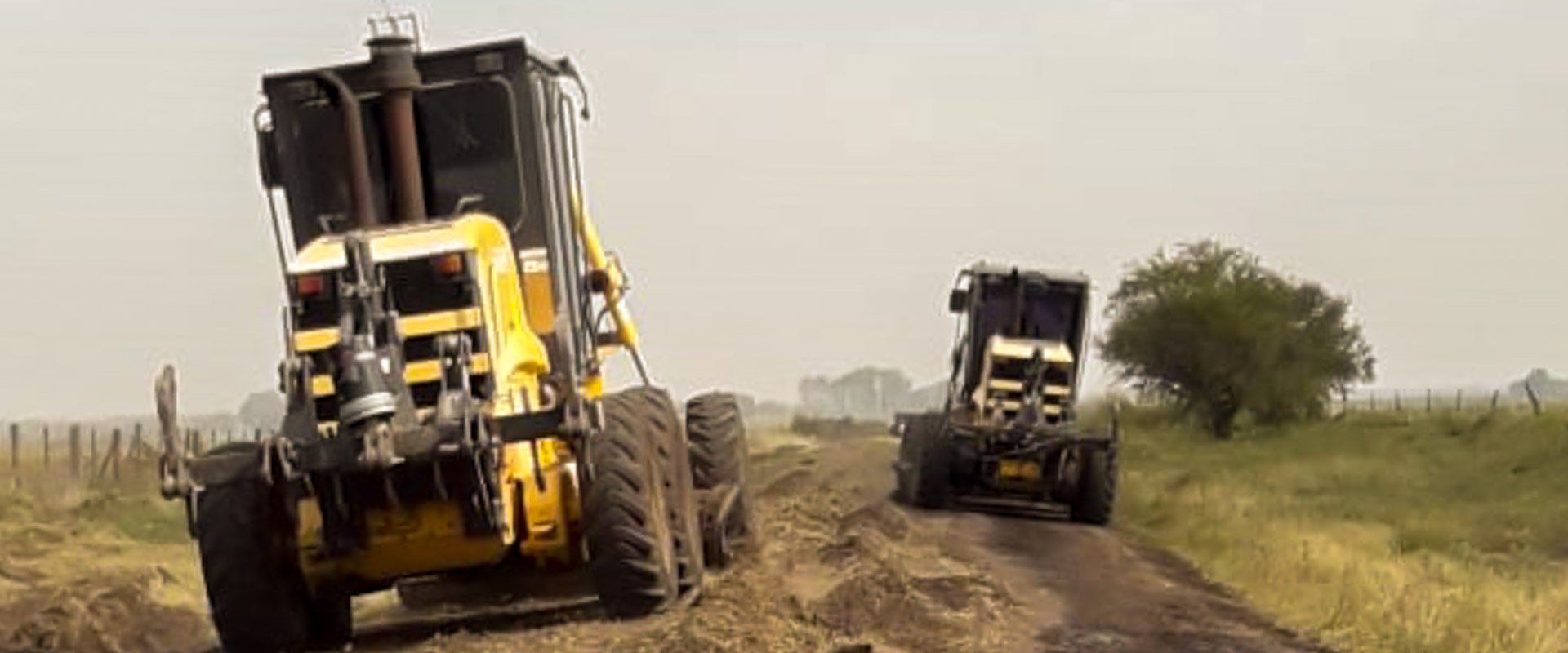 Realizan mejoramiento de caminos rurales en el departamento Colón