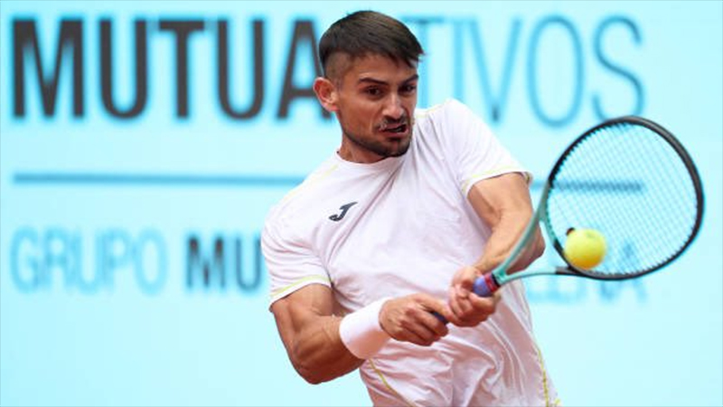 Etcheverry y Navone, los argentinos que pasaron a segunda ronda en Roland Garros