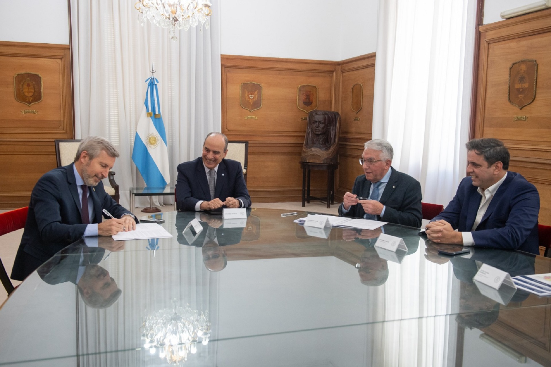 Frigerio es el primer gobernador en acordar con el gobierno nacional el reordenamiento de la obra pública