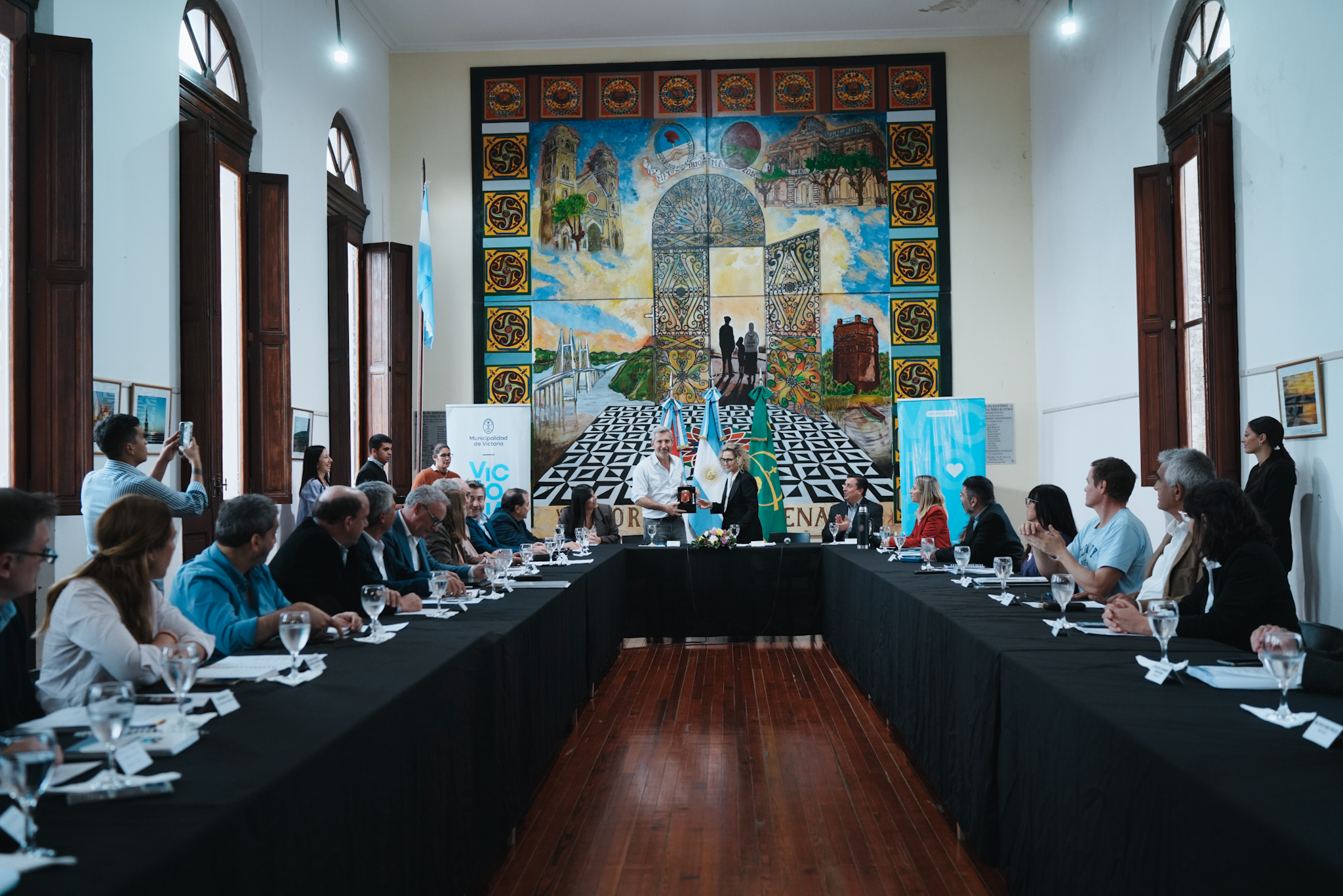 Frigerio visitó Victoria y encabezó una reunión de gabinete conjunto