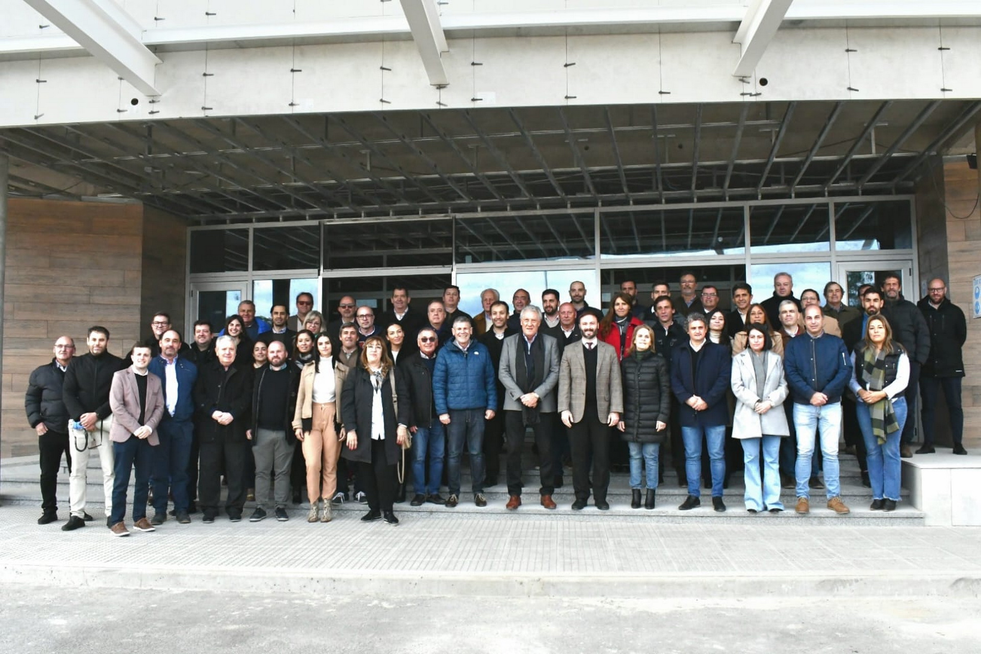 Autoridades de la provincia y del BID constataron el avance de la obra del aeropuerto