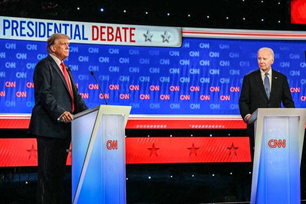 Sin saludarse y con algunos cruces, así fue el primer debate entre Biden y Trump