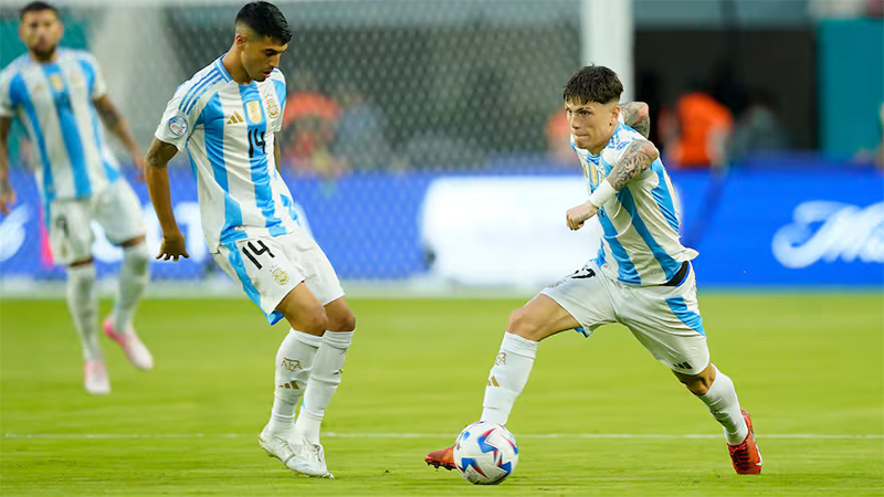 La Selección Argentina batió a Perú y ganó el Grupo