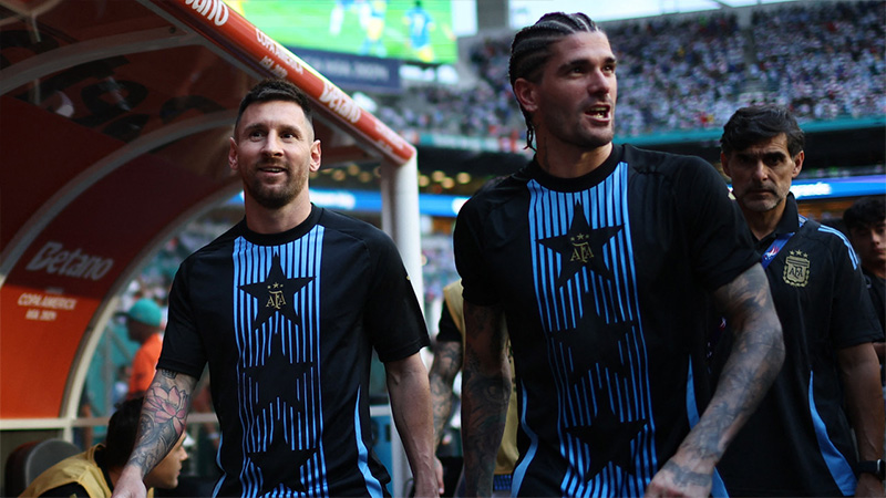 A la espera de Lionel Messi, la Selección Argentina entrena y viaja a Houston