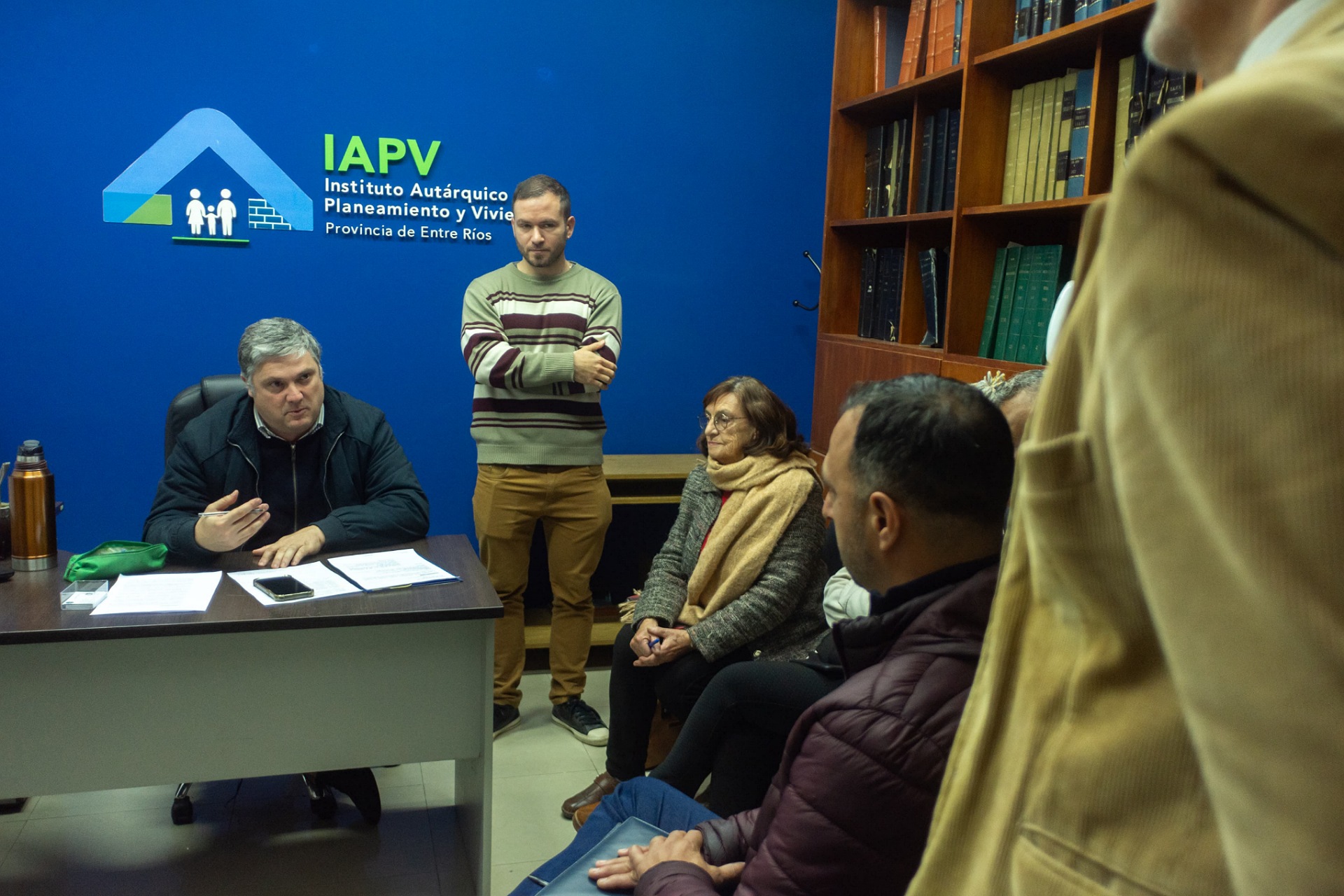 Trabajan en la regularización dominial de grupos habitacionales del IAPV