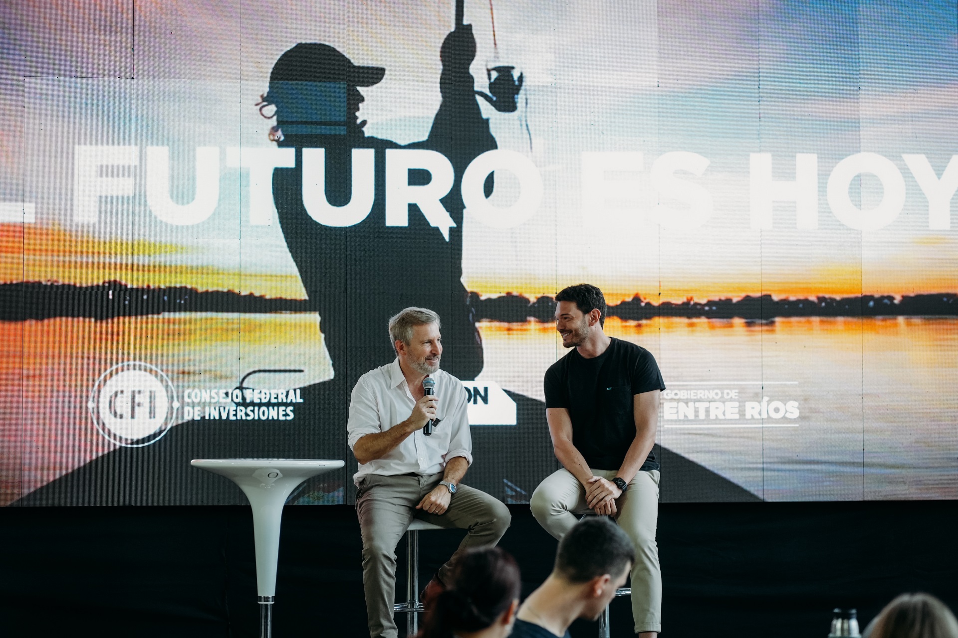 Frigerio visitó el evento de Inteligencia Artificial